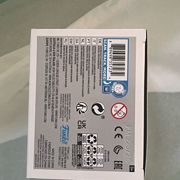 Queen Elizabeth II Funko Pop - “Funko Royals” Pop 01 - Picture 3 of 6